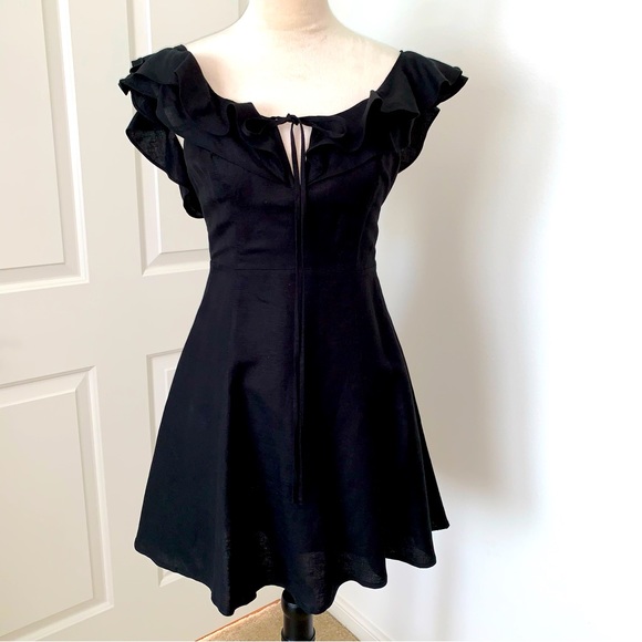 Astr the label Emi off the shoulder mini dress size small - Picture 5 of 8